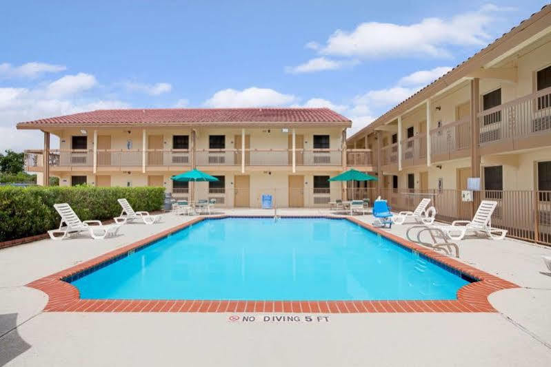 Red Roof Inn Houston North - Fm1960 & I-45 Exterior foto